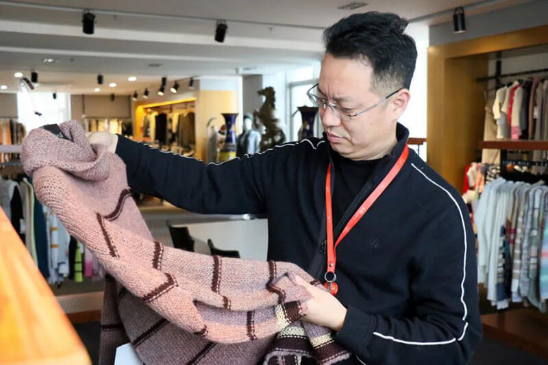 兩名員工獲得第六屆“威海市優(yōu)秀職工”榮譽(yù)稱(chēng)號(hào)