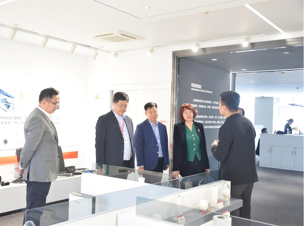 山東省青島第二衛(wèi)生學校領(lǐng)導一行到聯(lián)橋集團考察