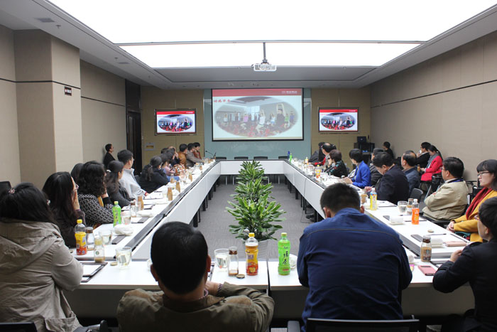 高區(qū)“模范職工之家”創(chuàng)建工作觀摩會在聯(lián)橋集團舉行