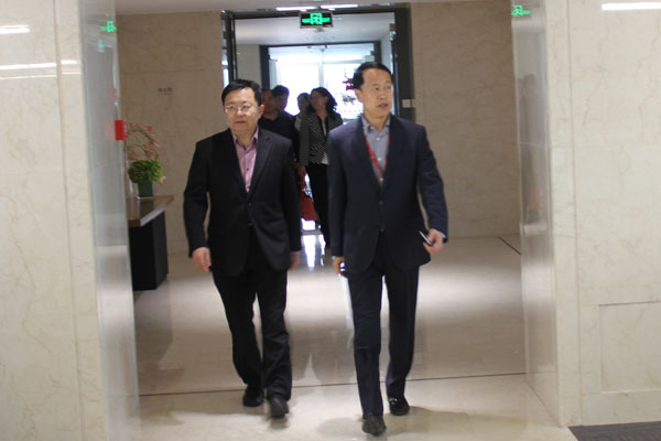 山東大學(xué)(威海)黨委書記仝興華一行來聯(lián)橋集團(tuán)參觀考察