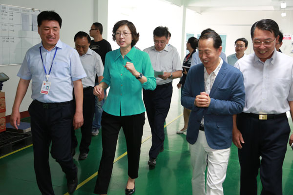 威海市市長(zhǎng)張惠一行視察聯(lián)橋新材