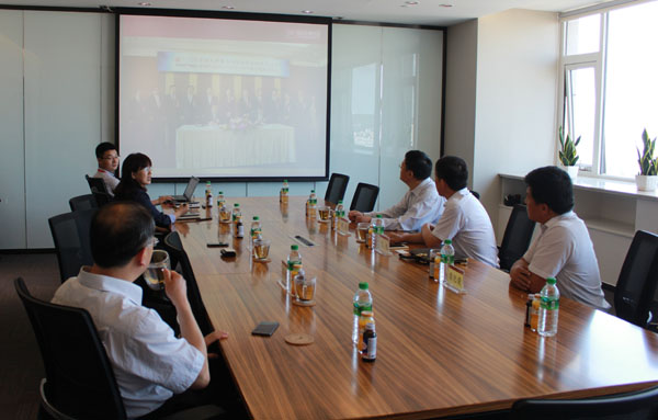 威海市委統(tǒng)戰(zhàn)部副部長(zhǎng)、市工商聯(lián)黨組書記陳文一行來(lái)聯(lián)橋集團(tuán)走訪調(diào)研