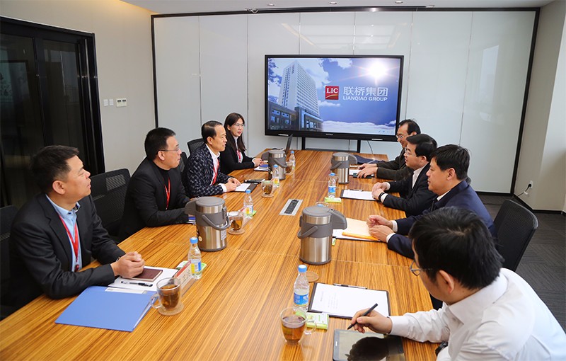 威海市委副書(shū)記、市長(zhǎng)張海波到聯(lián)橋集團(tuán)調(diào)研