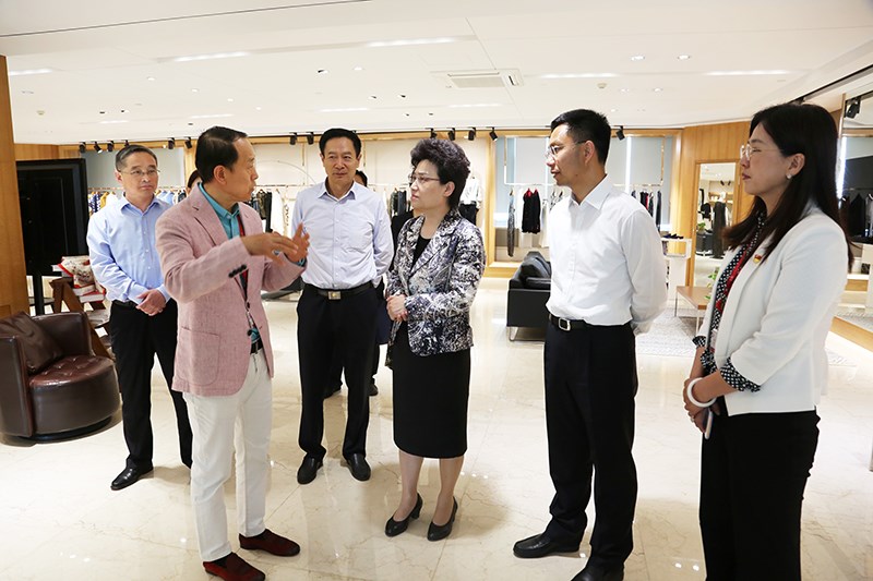 山東省委常委、統(tǒng)戰(zhàn)部部長(zhǎng)邢善萍一行到聯(lián)橋集團(tuán)調(diào)研