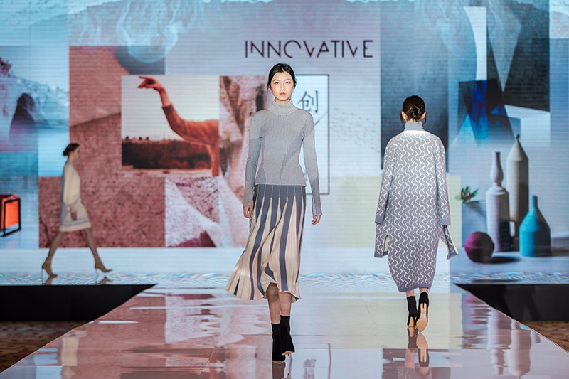 “創(chuàng)意 · 跨越 國家毛衫紗線資源共享平臺啟動儀式”在威海聯(lián)橋集團(tuán)盛裝啟幕(圖33) “創(chuàng)意 · 跨越 國家毛衫紗線資源共享平臺啟動儀式”在威海聯(lián)橋集團(tuán)盛裝啟幕(圖33)