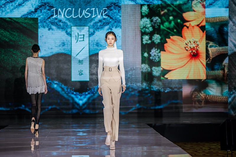 “創(chuàng)意 · 跨越 國家毛衫紗線資源共享平臺啟動儀式”在威海聯(lián)橋集團(tuán)盛裝啟幕(圖41) “創(chuàng)意 · 跨越 國家毛衫紗線資源共享平臺啟動儀式”在威海聯(lián)橋集團(tuán)盛裝啟幕(圖41)