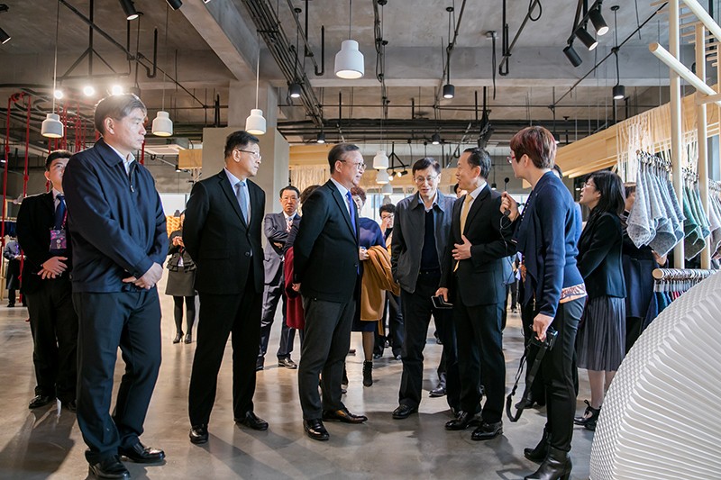 “創(chuàng)意 · 跨越 國家毛衫紗線資源共享平臺啟動儀式”在威海聯(lián)橋集團(tuán)盛裝啟幕(圖18) “創(chuàng)意 · 跨越 國家毛衫紗線資源共享平臺啟動儀式”在威海聯(lián)橋集團(tuán)盛裝啟幕(圖18)