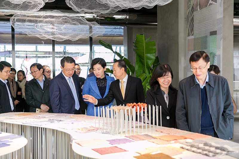 “創(chuàng)意 · 跨越 國家毛衫紗線資源共享平臺啟動儀式”在威海聯(lián)橋集團(tuán)盛裝啟幕(圖20) “創(chuàng)意 · 跨越 國家毛衫紗線資源共享平臺啟動儀式”在威海聯(lián)橋集團(tuán)盛裝啟幕(圖20)