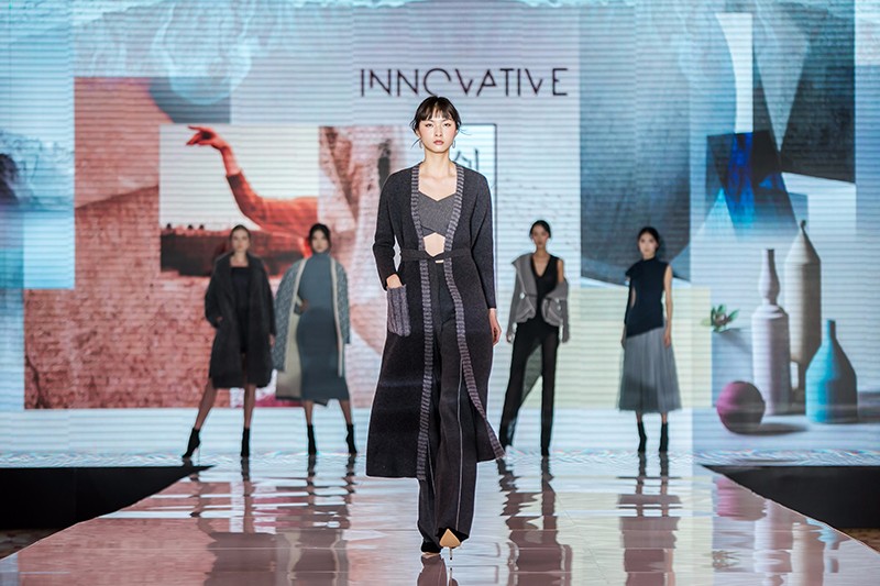 “創(chuàng)意 · 跨越 國家毛衫紗線資源共享平臺啟動儀式”在威海聯(lián)橋集團(tuán)盛裝啟幕(圖27) “創(chuàng)意 · 跨越 國家毛衫紗線資源共享平臺啟動儀式”在威海聯(lián)橋集團(tuán)盛裝啟幕(圖27)