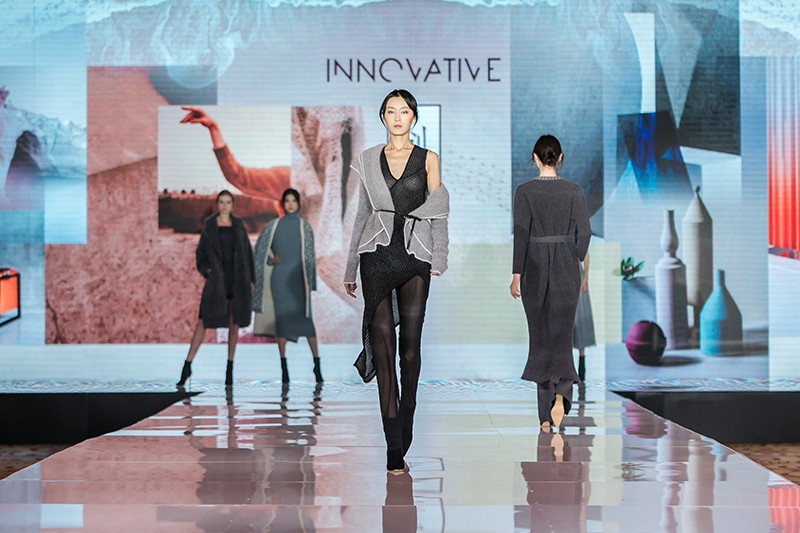 “創(chuàng)意 · 跨越 國家毛衫紗線資源共享平臺啟動儀式”在威海聯(lián)橋集團(tuán)盛裝啟幕(圖28) “創(chuàng)意 · 跨越 國家毛衫紗線資源共享平臺啟動儀式”在威海聯(lián)橋集團(tuán)盛裝啟幕(圖28)