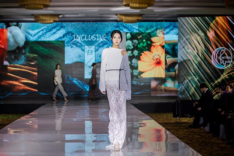 “創(chuàng)意 · 跨越 國家毛衫紗線資源共享平臺啟動儀式”在威海聯(lián)橋集團(tuán)盛裝啟幕(圖44) “創(chuàng)意 · 跨越 國家毛衫紗線資源共享平臺啟動儀式”在威海聯(lián)橋集團(tuán)盛裝啟幕(圖44)