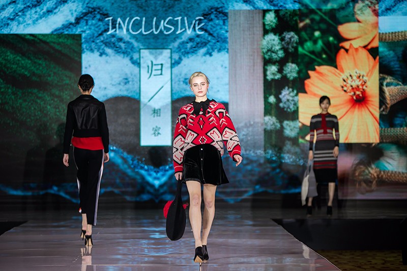 “創(chuàng)意 · 跨越 國家毛衫紗線資源共享平臺啟動儀式”在威海聯(lián)橋集團(tuán)盛裝啟幕(圖49) “創(chuàng)意 · 跨越 國家毛衫紗線資源共享平臺啟動儀式”在威海聯(lián)橋集團(tuán)盛裝啟幕(圖49)