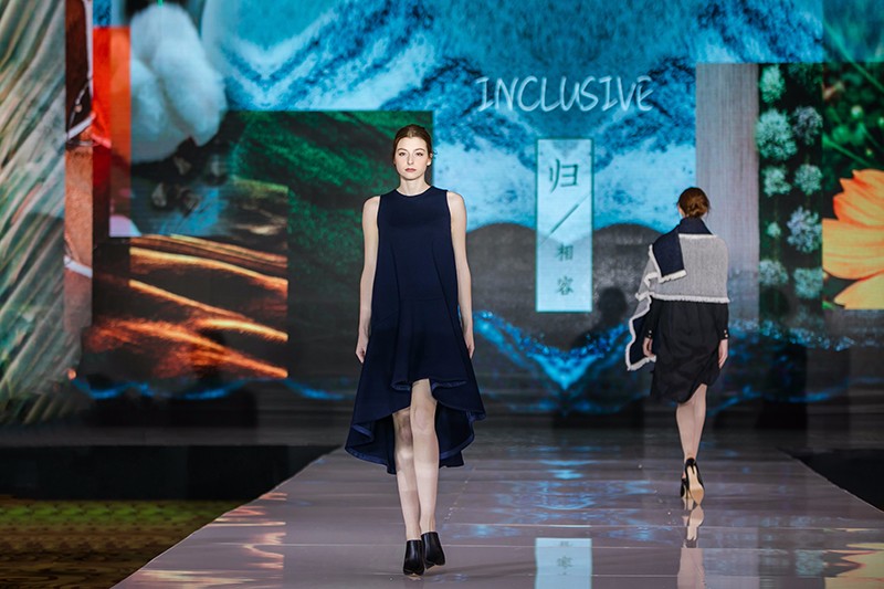 “創(chuàng)意 · 跨越 國家毛衫紗線資源共享平臺啟動儀式”在威海聯(lián)橋集團(tuán)盛裝啟幕(圖48) “創(chuàng)意 · 跨越 國家毛衫紗線資源共享平臺啟動儀式”在威海聯(lián)橋集團(tuán)盛裝啟幕(圖48)