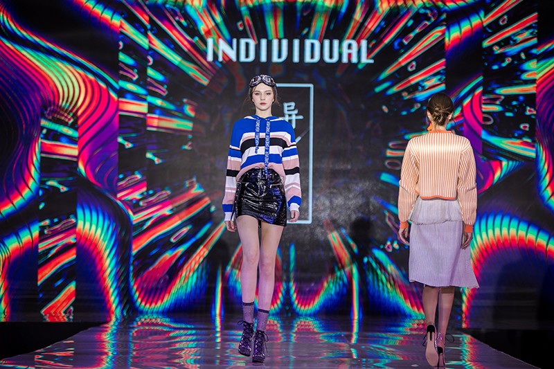 “創(chuàng)意 · 跨越 國家毛衫紗線資源共享平臺啟動儀式”在威海聯(lián)橋集團(tuán)盛裝啟幕(圖55) “創(chuàng)意 · 跨越 國家毛衫紗線資源共享平臺啟動儀式”在威海聯(lián)橋集團(tuán)盛裝啟幕(圖55)