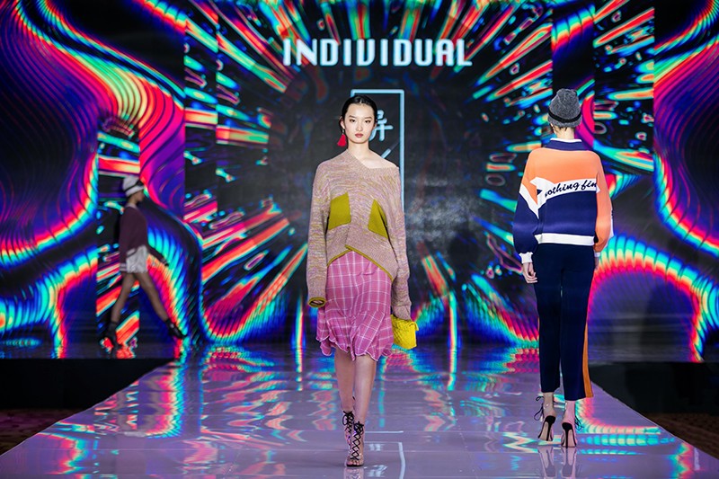 “創(chuàng)意 · 跨越 國家毛衫紗線資源共享平臺啟動儀式”在威海聯(lián)橋集團(tuán)盛裝啟幕(圖58) “創(chuàng)意 · 跨越 國家毛衫紗線資源共享平臺啟動儀式”在威海聯(lián)橋集團(tuán)盛裝啟幕(圖58)