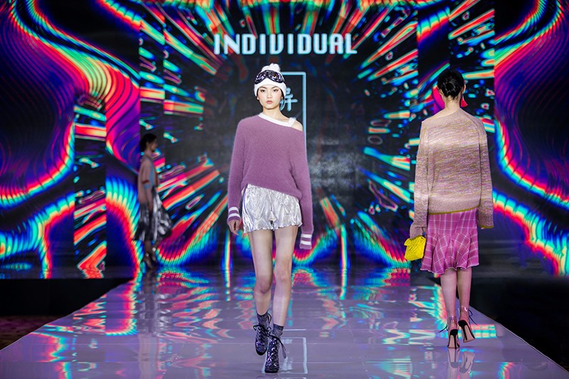 “創(chuàng)意 · 跨越 國家毛衫紗線資源共享平臺啟動儀式”在威海聯(lián)橋集團(tuán)盛裝啟幕(圖59) “創(chuàng)意 · 跨越 國家毛衫紗線資源共享平臺啟動儀式”在威海聯(lián)橋集團(tuán)盛裝啟幕(圖59)