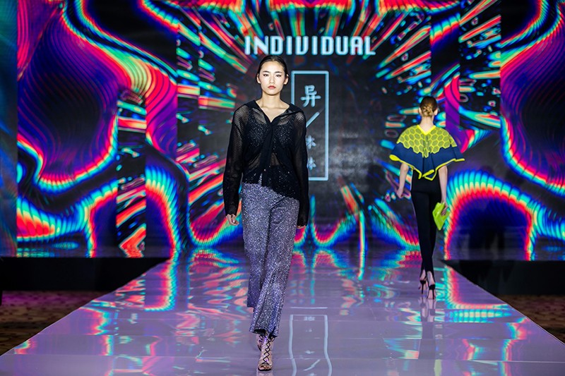 “創(chuàng)意 · 跨越 國家毛衫紗線資源共享平臺啟動儀式”在威海聯(lián)橋集團(tuán)盛裝啟幕(圖62) “創(chuàng)意 · 跨越 國家毛衫紗線資源共享平臺啟動儀式”在威海聯(lián)橋集團(tuán)盛裝啟幕(圖62)