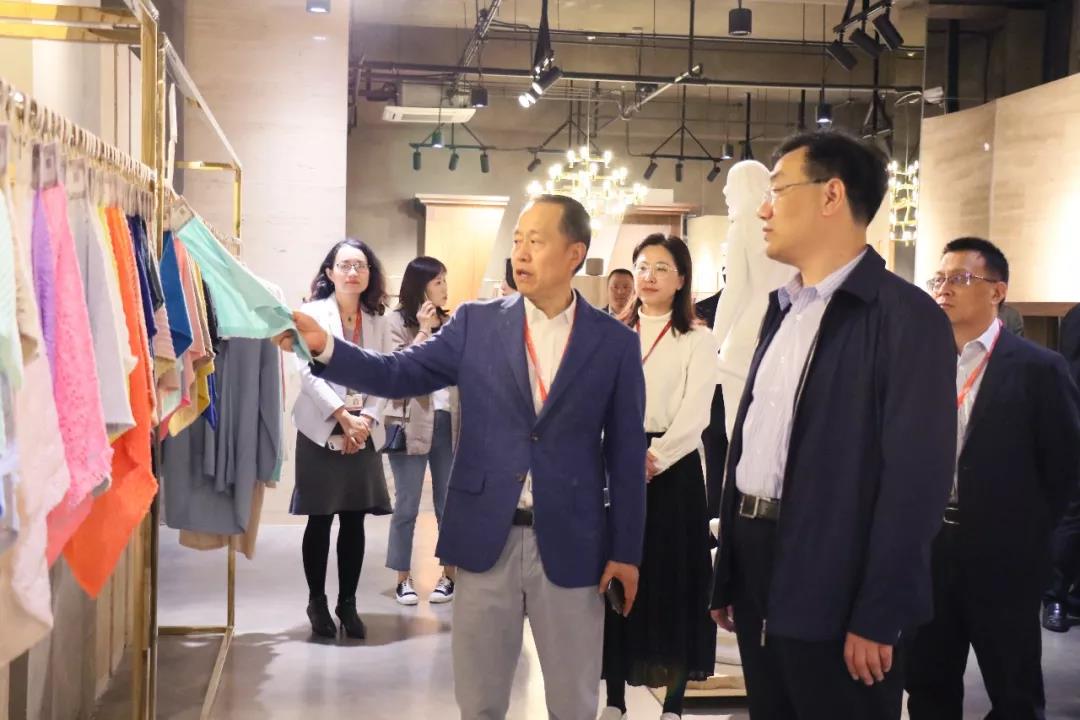 高新區(qū)黨工委委員、紀(jì)工委書記王役兵到聯(lián)橋集團(tuán)調(diào)研