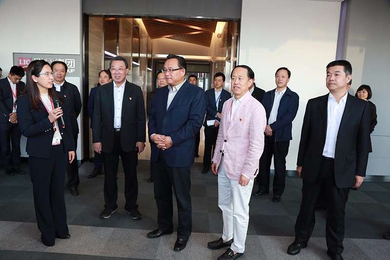 威海市委書(shū)記孫述濤來(lái)聯(lián)橋集團(tuán)視察黨建工作