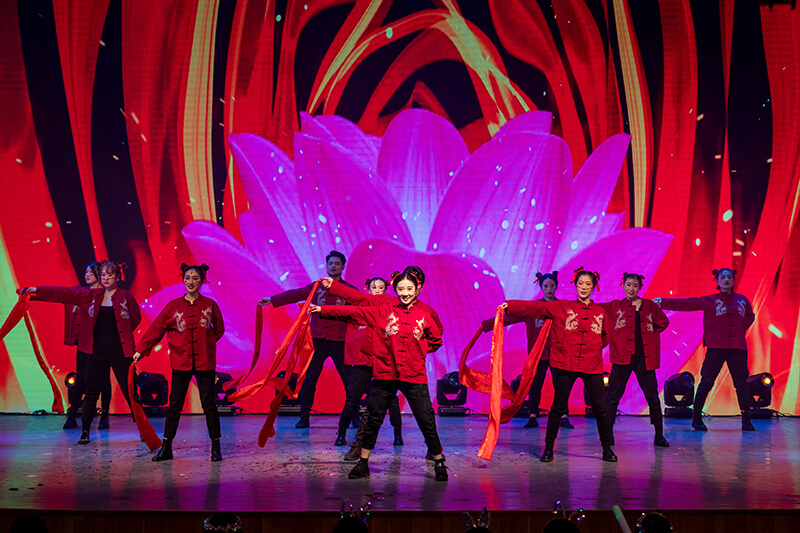 歡欣鼓舞迎新春，滿懷豪情攀高峰 | 聯(lián)橋集團2020迎新春聯(lián)歡晚會激情開演(圖13)