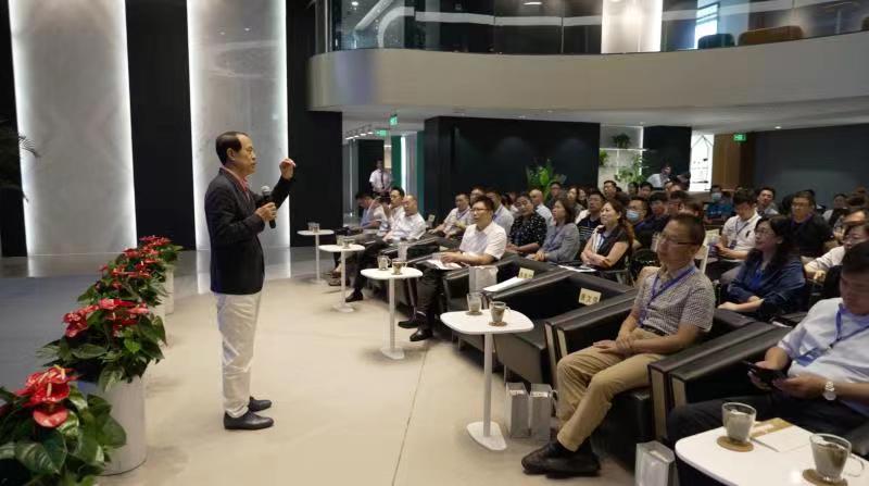 聯(lián)橋集團(tuán)黨委書(shū)記、董事長(zhǎng)慕镕鍵在威海市“青藍(lán)接力”名家論壇開(kāi)講(圖2)