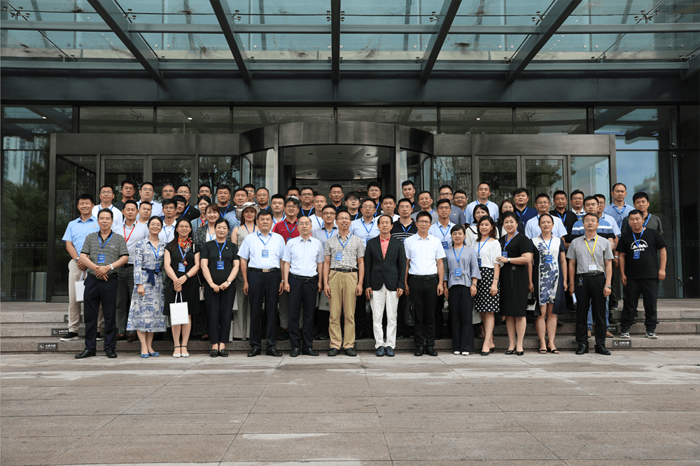 聯(lián)橋集團(tuán)黨委書(shū)記、董事長(zhǎng)慕镕鍵在威海市“青藍(lán)接力”名家論壇開(kāi)講(圖4)